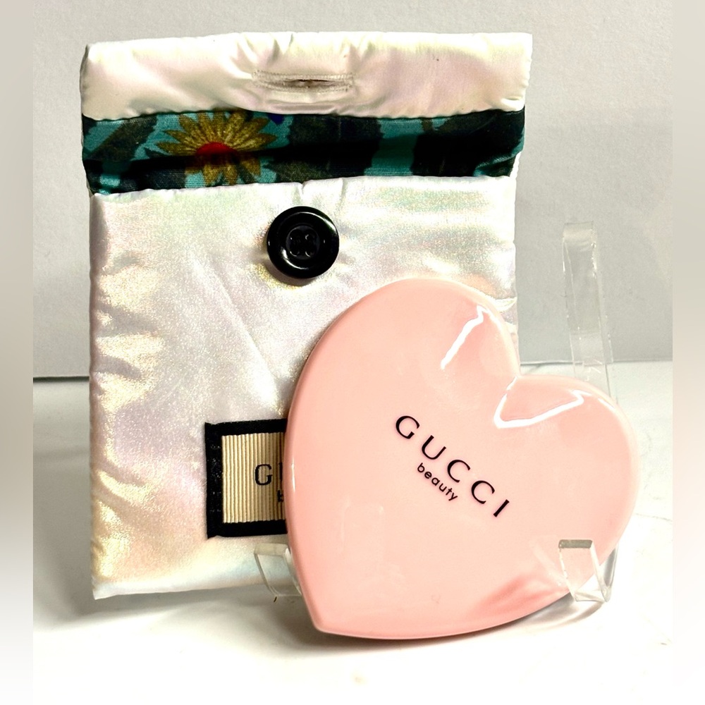 NWT Gucci Beauty Heart Mirror w/iridescent pouch - Picture 1 of 8